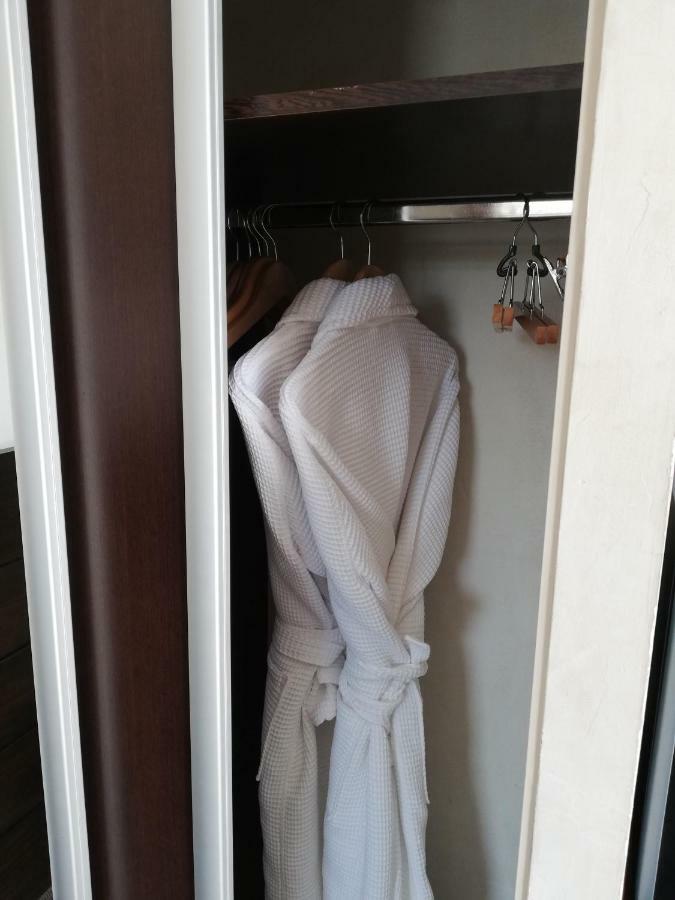 ホテル Le Synaya サナリー・シュル・メール エクステリア 写真